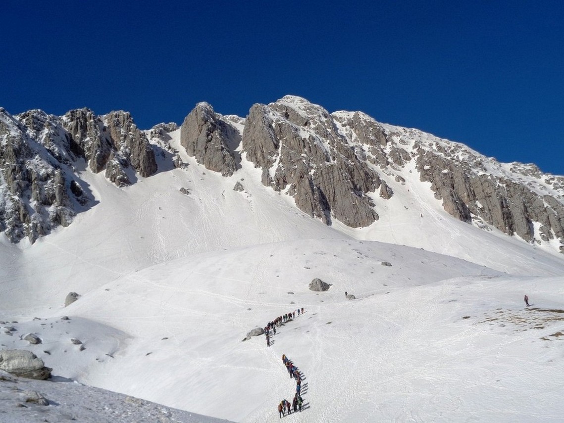 Un immenso bruco alla base del Terminillo