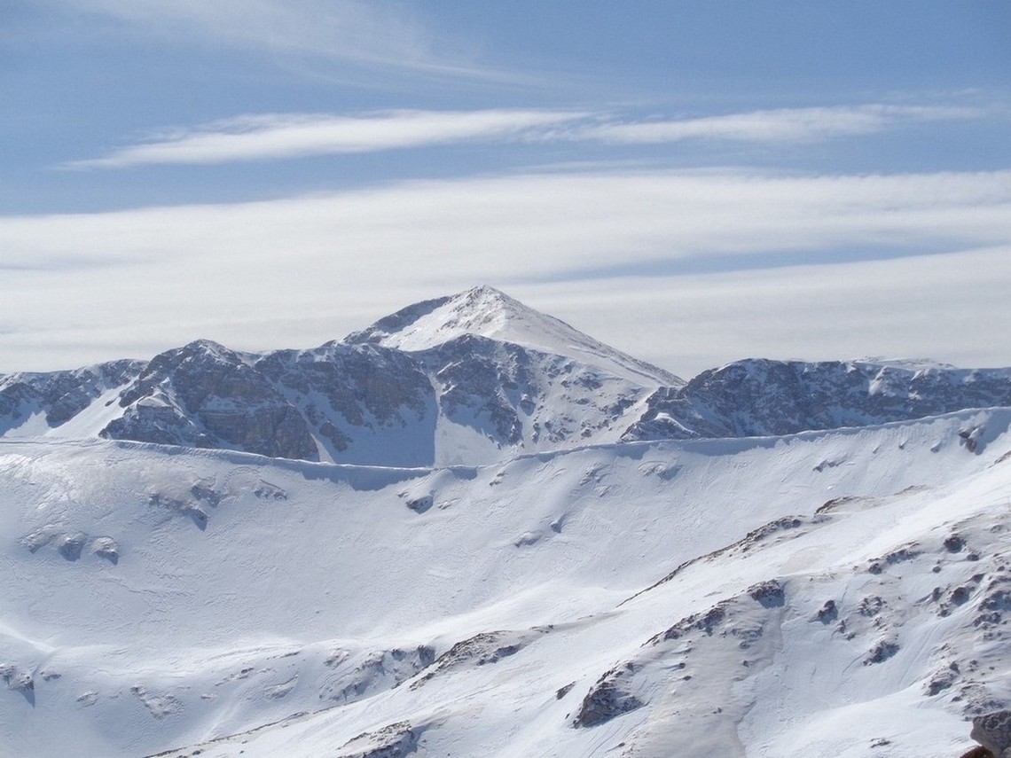 Cima Avezzano davanti con il Monte Velino dietro