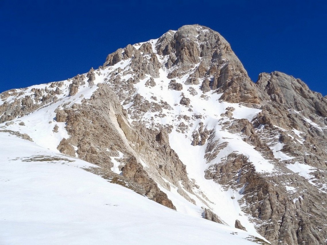 In lontananza le prime cordate che salgono