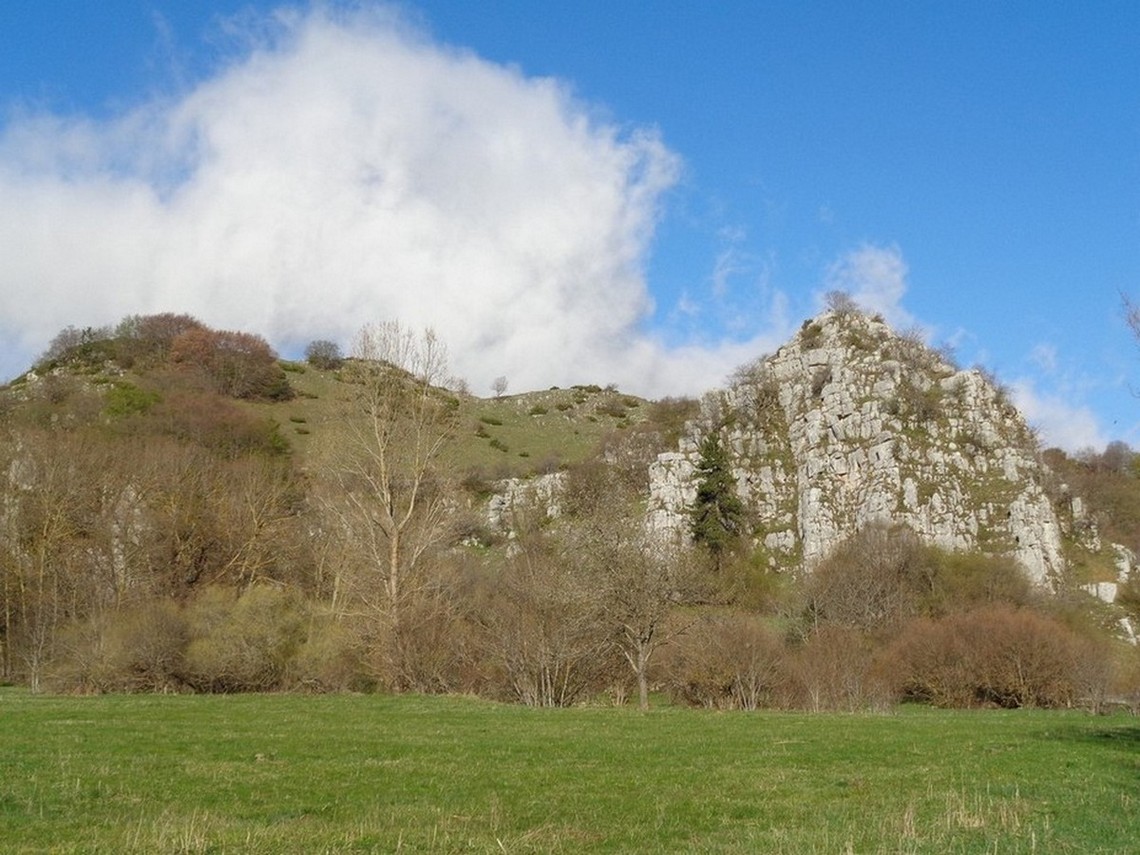 I Bastioni rocciosi ad inizio sentiero