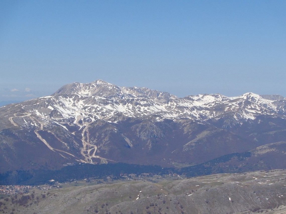 Il Monte Magnola in fondo e dietro Il Velino e Cafornia