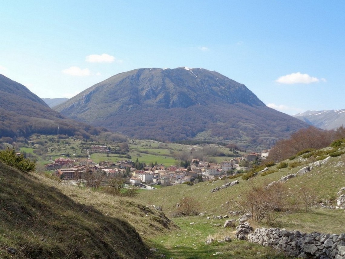 Il Monte Rotondo sullo sfondo