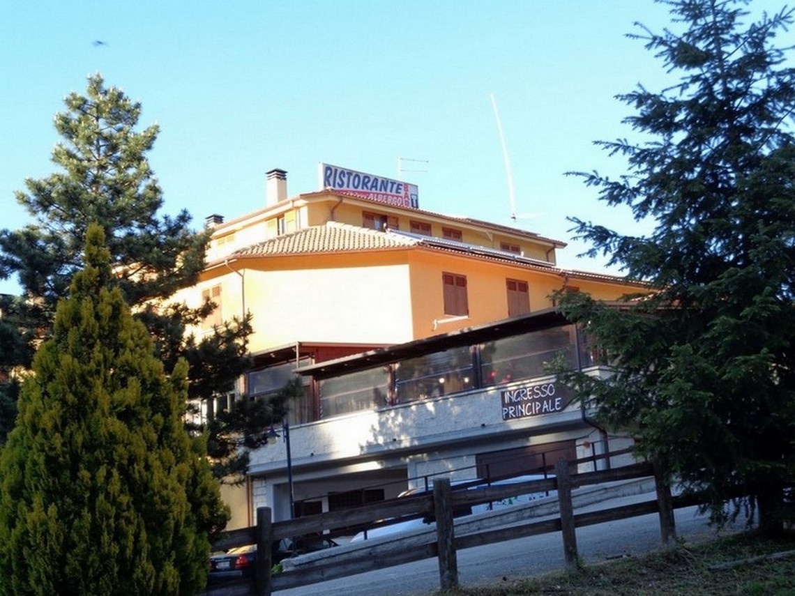 Se Vi trovate ad Albaneto andare a mangiare da TONINO !