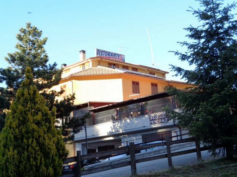 Se Vi trovate ad Albaneto andare a mangiare da TONINO !!!