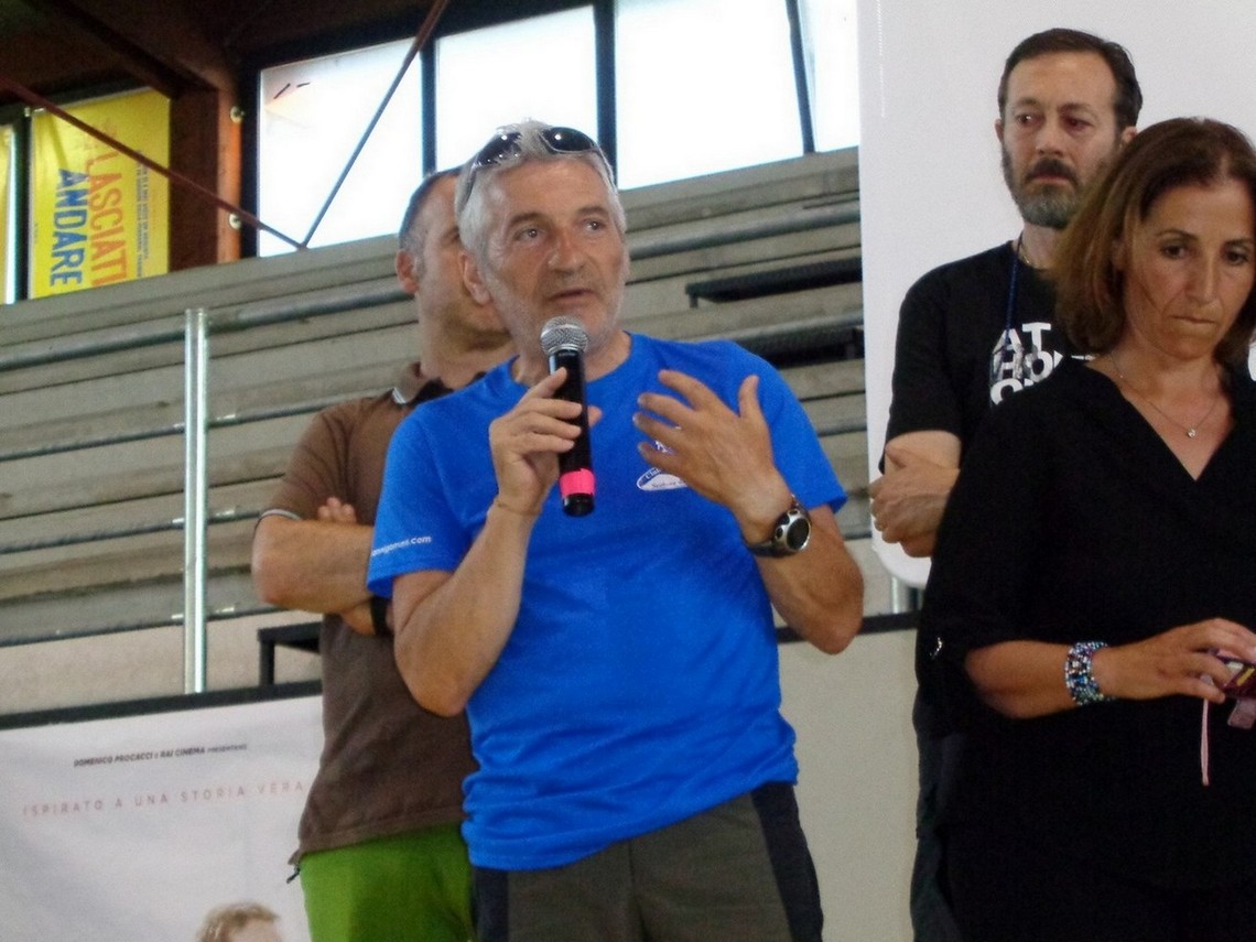 Franco Tanzi attira il pubblico con i suoi pensieri