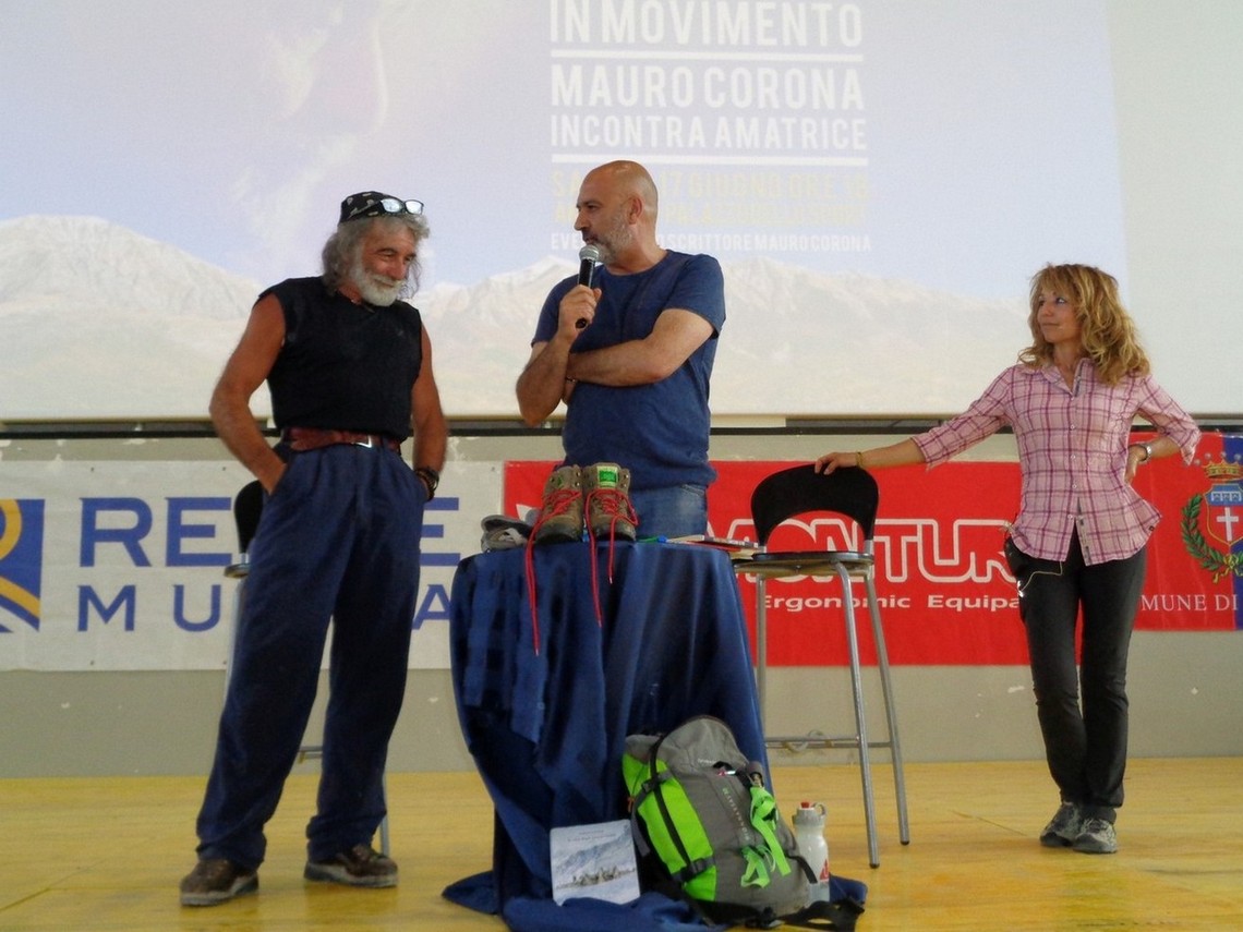 Al centro Il Sindaco di Amatrice
