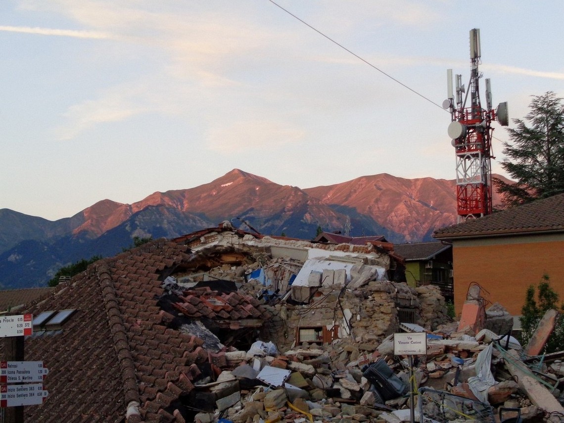 Bellezza e dramma uno sull'altro