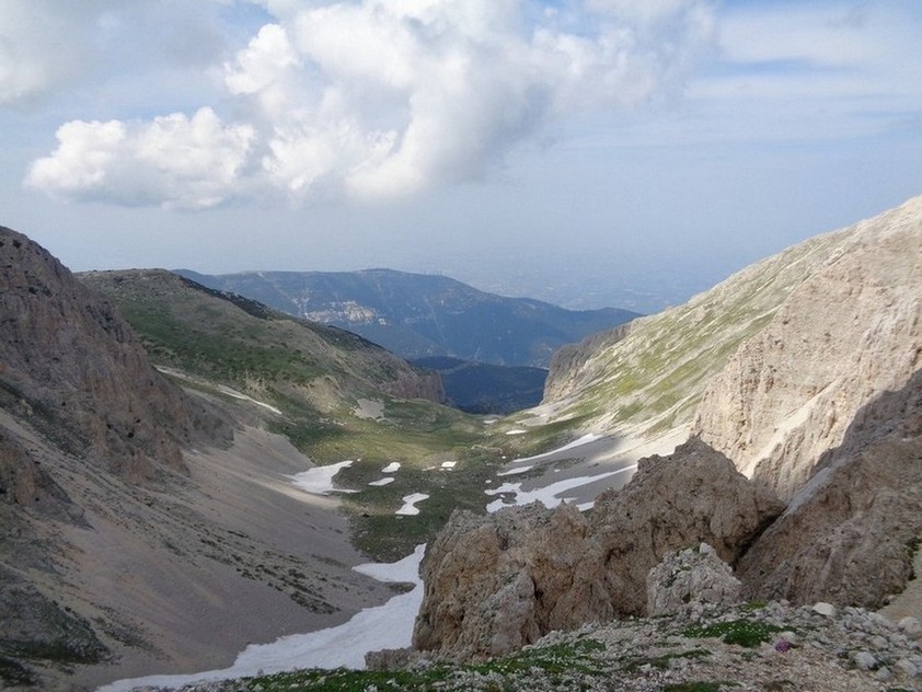 La valle delle Murelle sulla sinistra il Bivacco