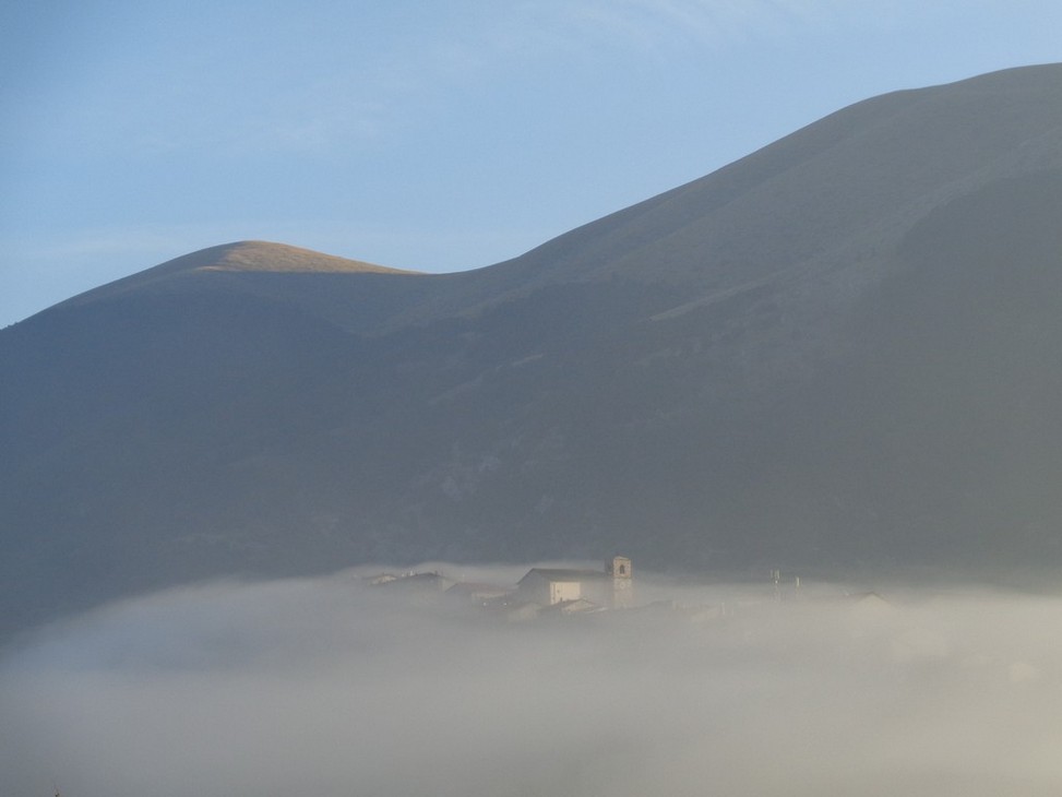 Il fascino della nebbia che si alza da OPI