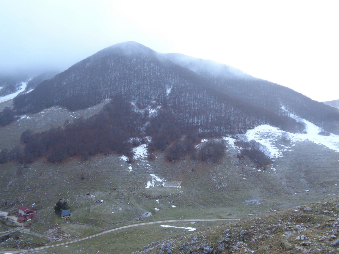 In basso il Rifugio Duca D'Aosta