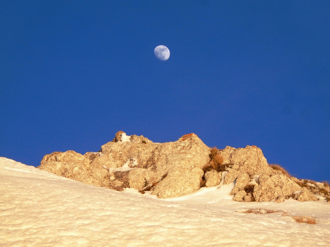 Anche la Luna ci dona la sua presenza