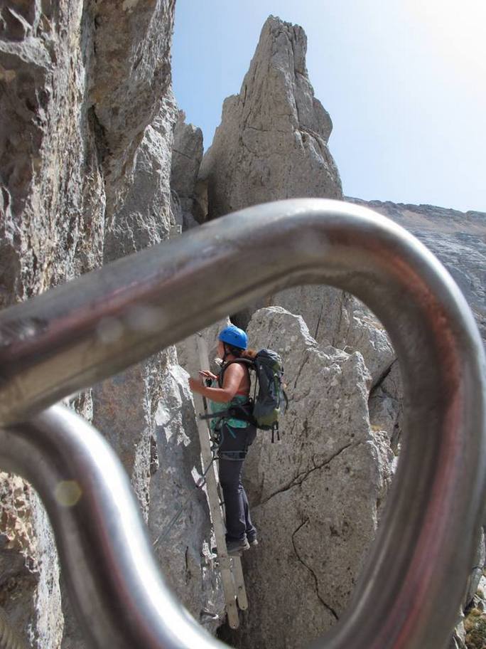 Sara Visco in veste alpinistica estiva