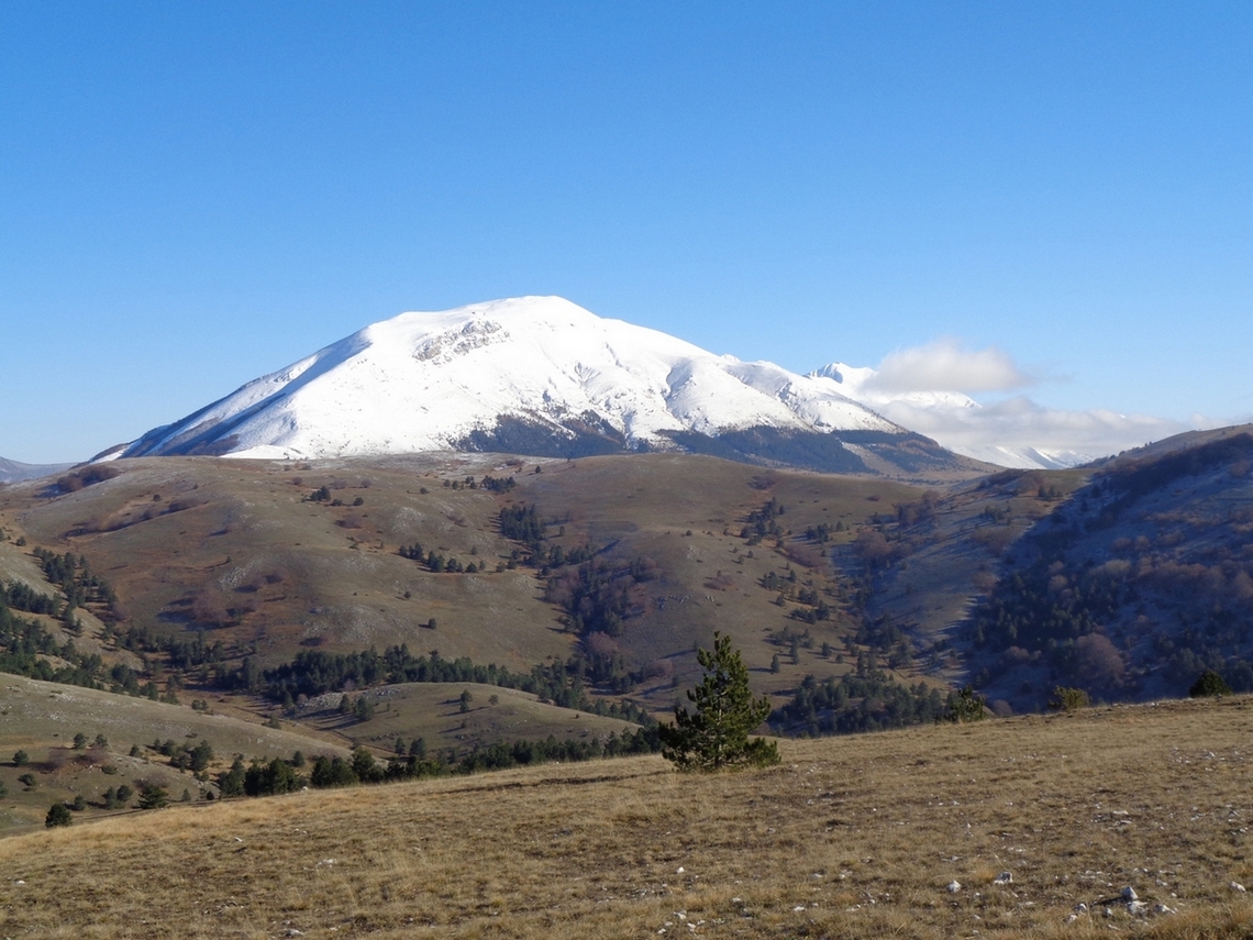 Sullo sfondo i 2132 metri del San franco