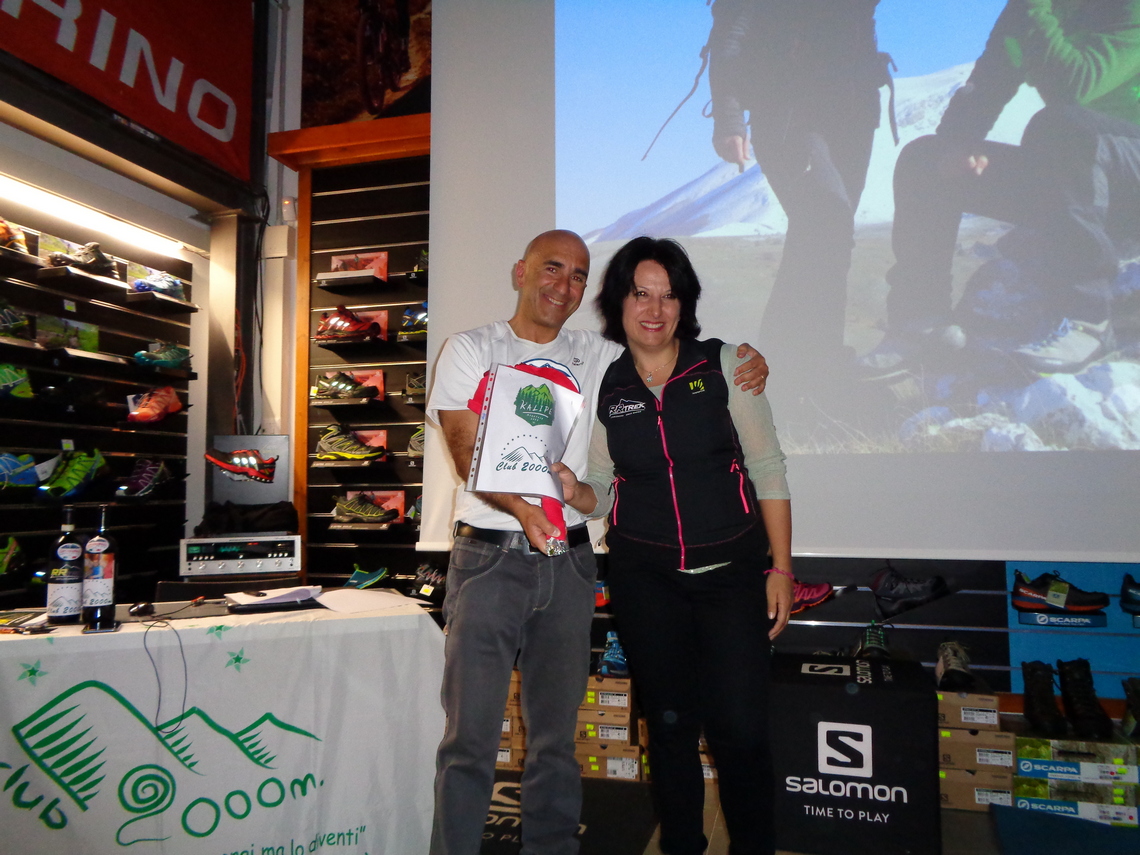 L'omaggio floreale a Silvia Muzio ACCOMPAGNATORE del Collegio Guide Alpine Regione Abruzzo