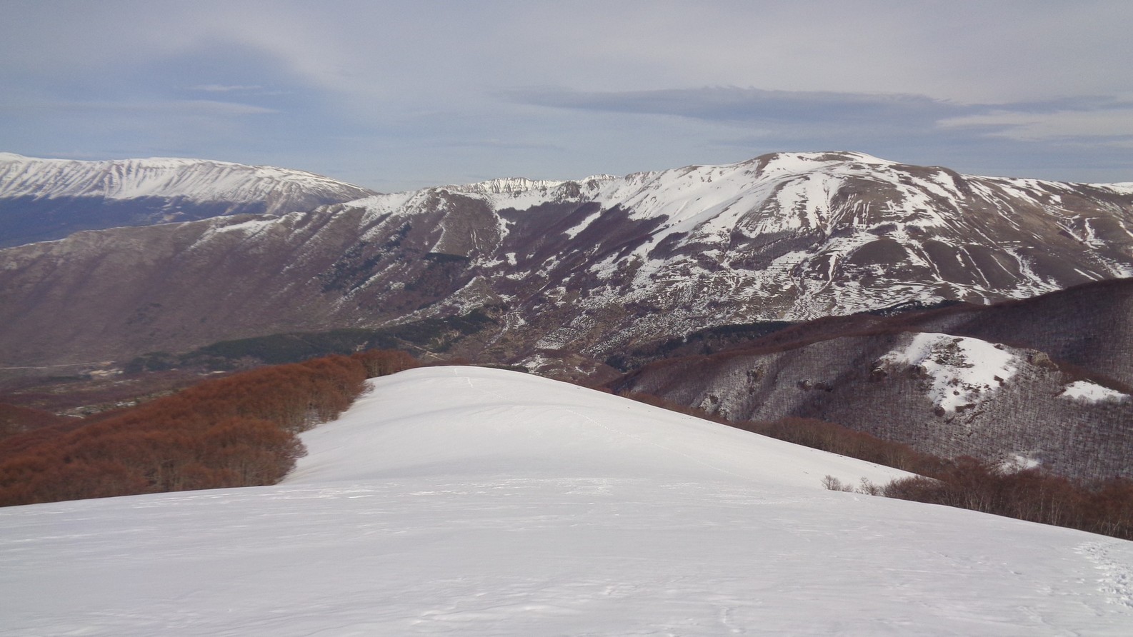 Si vede la cresta del Monte Rotella