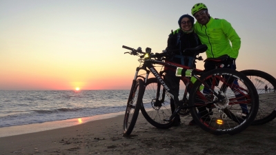 Allenamento MTB nel Parco di Castel Fusano con la disegnatrice MIZU MARASCO per la consegna di una speciale opera