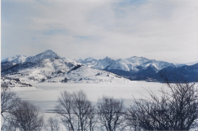 Intorno al Lago di Campotosto ghiacciato