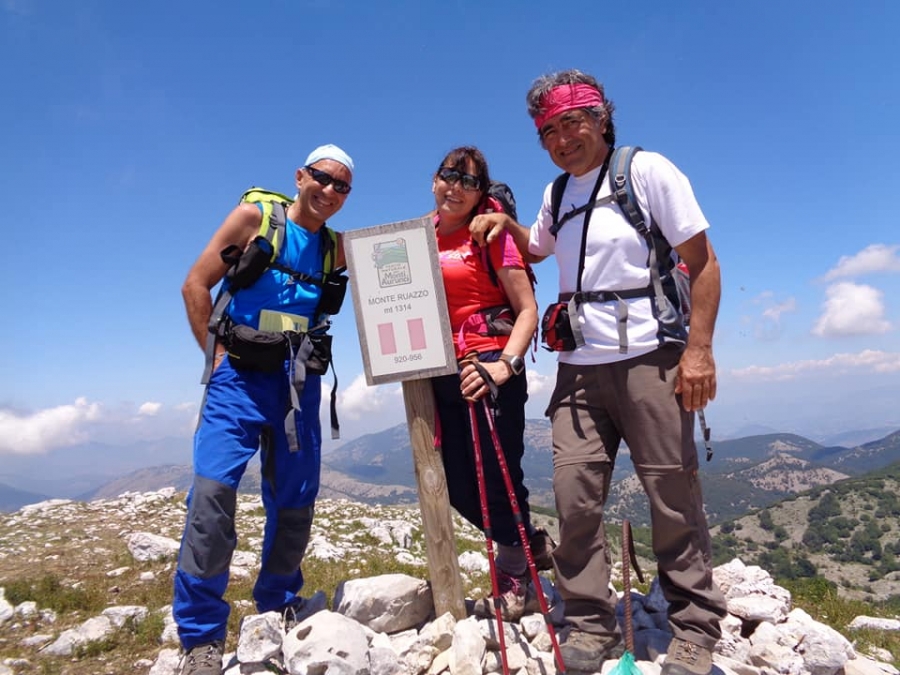 Un anello per la Cima degli Amici del Monte Ruazzo Vincenzo Maggiacomo e Rita La Rocca sugli Aurunci