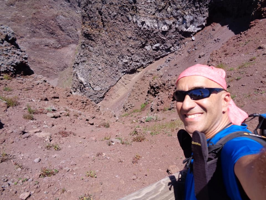 Dalle pendici ai bordi del cratere del Vesuvio per un grande anello