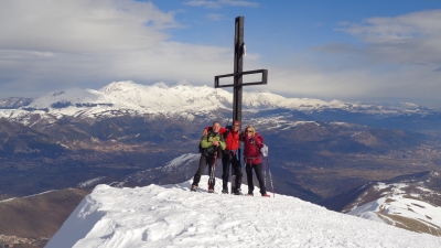 Con la riconoscenza di Francesca e Alessandro per l'anello in quota del Monte Calvo