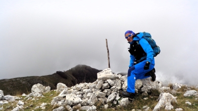 Il solitario autunnale anello ai bordi del PNALM meno conosciuto