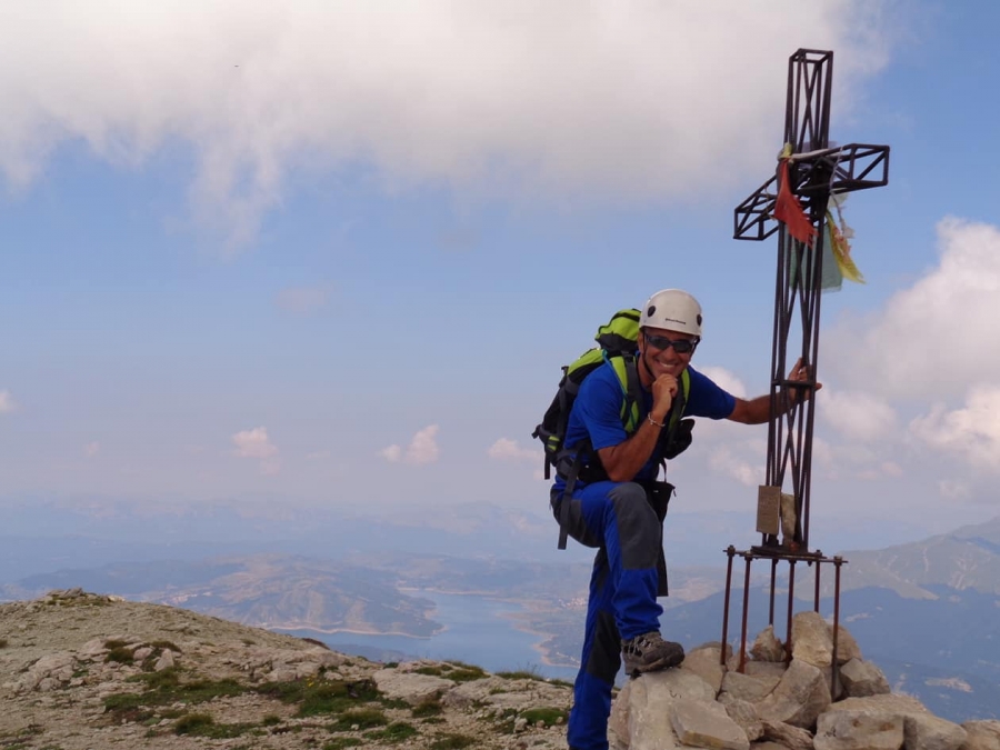 Il selvaggio anello per la Grotta del Capraro e la Cima del Monte Corvo del Gran Sasso D'Italia
