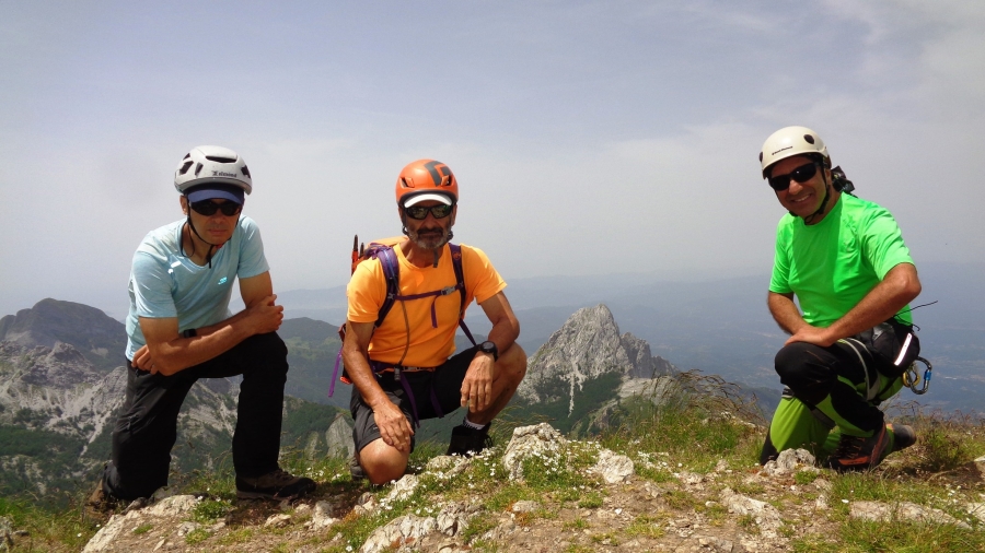 E fu vetta del Pisanino il Re delle Alpi Apuana: 2° giorno con il Comandante Ing. Adriano Formichini e Chiara...mente Walkers alias Aurelio Mo per la grande traversata dal Rifugio Nello Conti al Rifugio Donegani