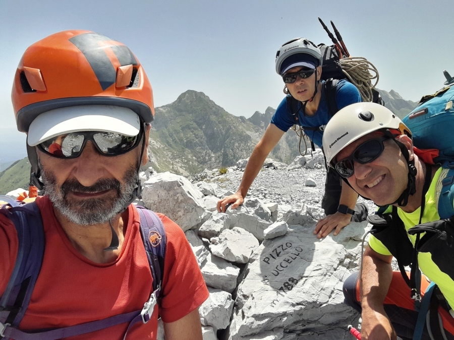E fu Pizzo D'Uccello dalla cresta di Capradossa: 3° giorno con il Comandante Adriano Formichini e Chiara...mente Walkers alias Aurelio Mo per la grande traversata dal Rifugio Donegani a Resceto