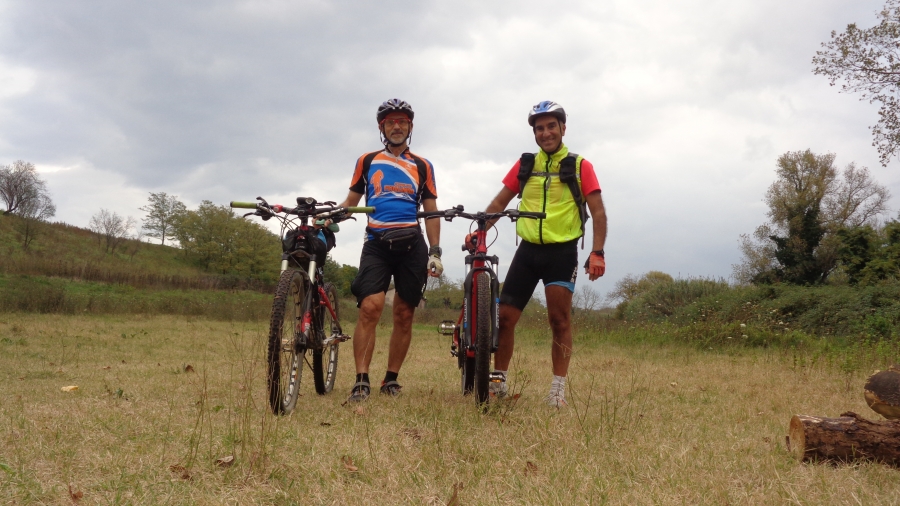 Allenamento MTB sotto l'acqua alla scoperta di Tor Marancia
