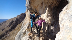 Con l&#039;equilibrio di Valentina Imperia per l&#039;anello della Grotta di San Benedetto sui bastioni del Velino
