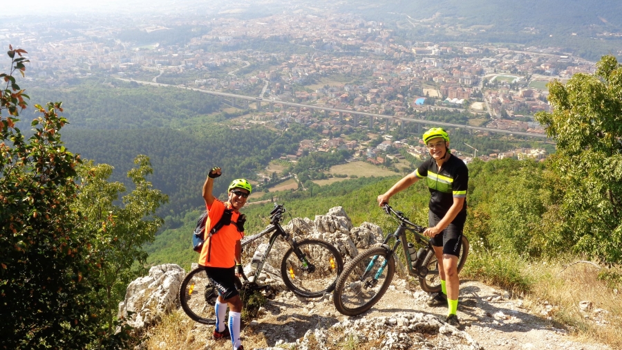 Il duro anello MTB sulle montagne intorno a L'Aquila per la Crocetta del Monte Pettino