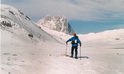 Ciaspolando guardando il Gran Sasso D'Italia
