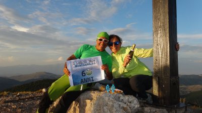 Lo charme di Giulia Giuliani per festeggiare l'arrivo dei 60 anni con il tramonto dell'anello del Monte Autore sui Simbruini